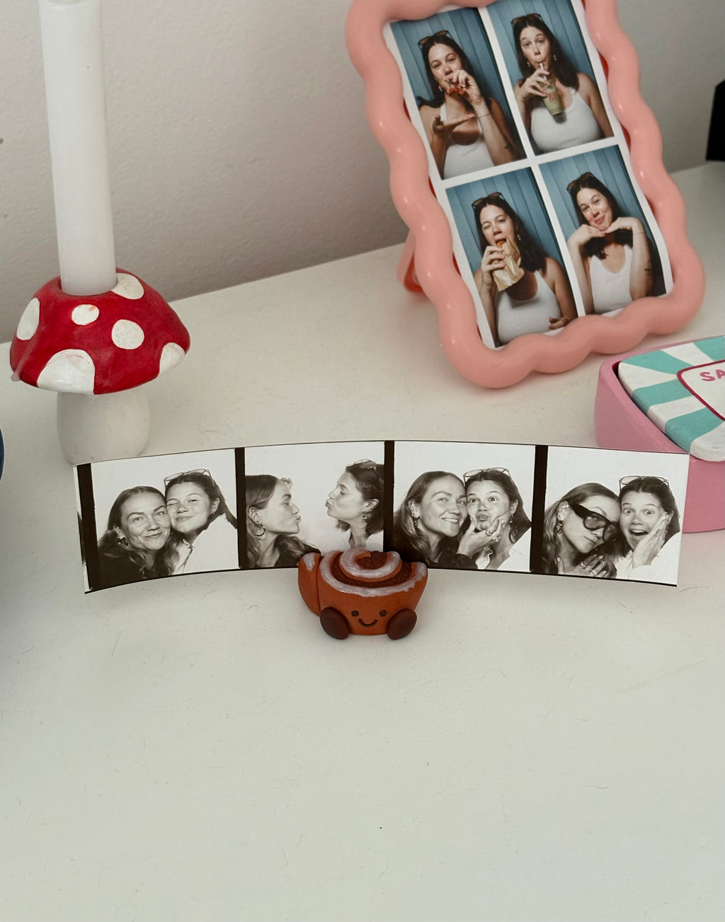 Cinnamon Roll Photo Holder